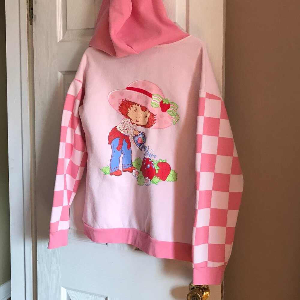 Strawberry Shortcake Hoodie LG Hot Topic - Picture 9 of 11